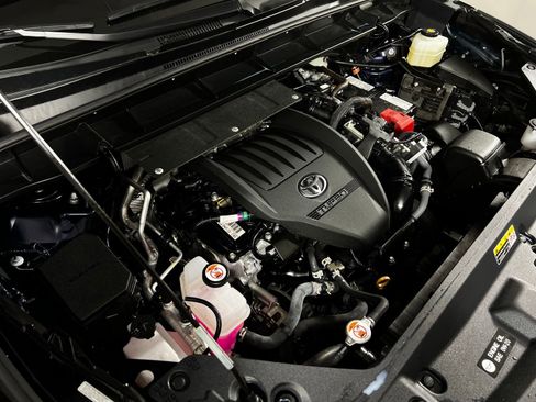 Certified 2025 Toyota Highlander Limited image 10