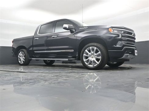 Used 2022 Chevrolet Silverado 1500 High Country w/ High Country Premium Package image 37