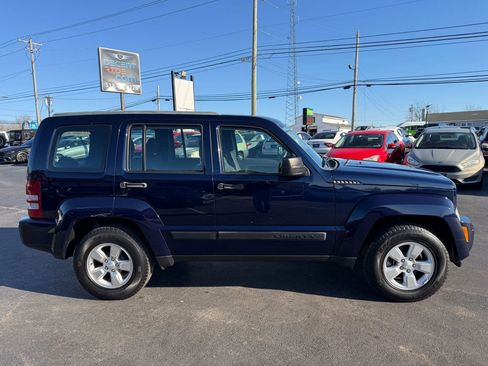 Used 2012 Jeep Liberty Sport image 2