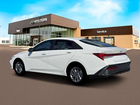 New 2026 Hyundai Elantra Hybrid FWD image 4