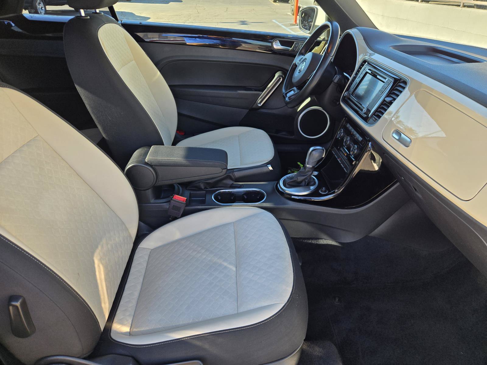 Used 2019 Volkswagen Beetle 2.0T SE FWD image 29