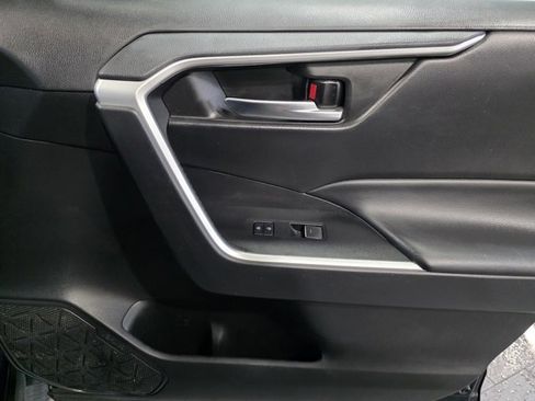 Used 2022 Toyota RAV4 XLE Premium image 13