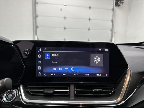 Used 2025 Chevrolet Trax RS w/ Sunroof Package FWD image 31