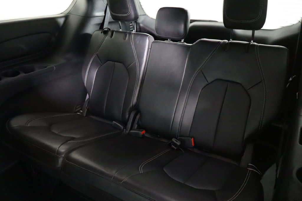 Used 2025 Chrysler Pacifica Select FWD image 17