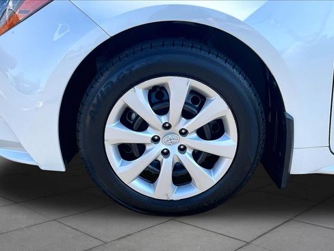 Certified 2025 Toyota Corolla LE FWD image 10