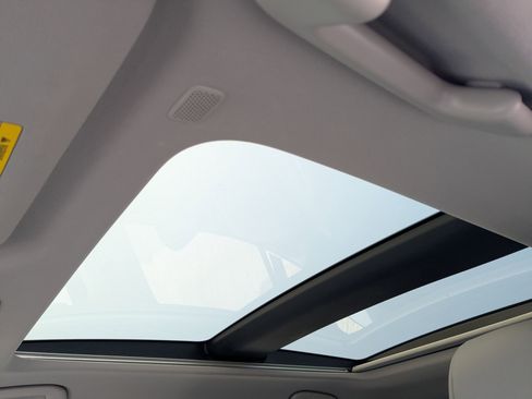 Used 2024 Toyota Venza Limited image 18