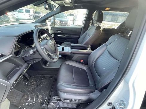 Used 2025 Toyota Sienna XSE image 14