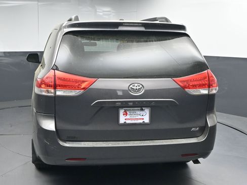 Used 2014 Toyota Sienna XLE image 7