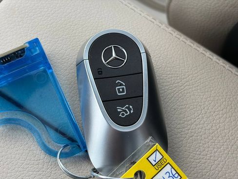 Used 2025 Mercedes-Benz GLC 300 4MATIC image 38