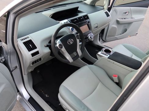 Used 2012 Toyota Prius V Five FWD image 15