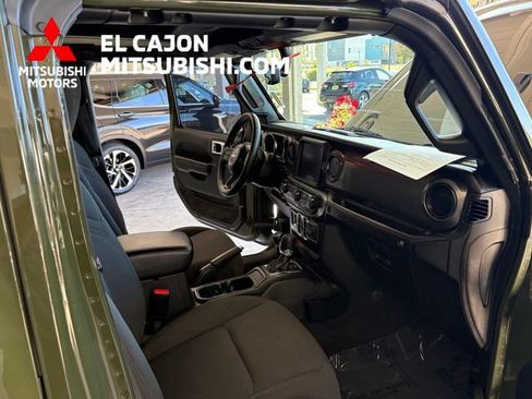 Used 2023 Jeep Wrangler Unlimited w/ Sun & Screen Package AWD/4WD image 22