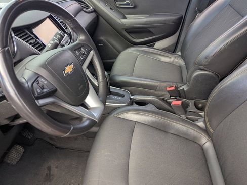 Used 2018 Chevrolet Trax LT w/ Sun & Sound Package image 27