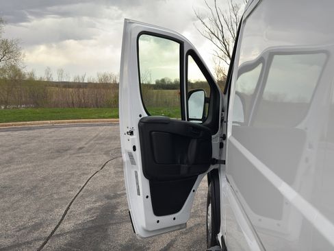Used 2025 RAM ProMaster 2500 w/ U-Haul Equipment Group FWD image 12