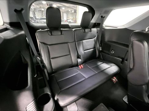 Used 2022 Ford Explorer Limited w/ Equipment Group 301A RWD image 34