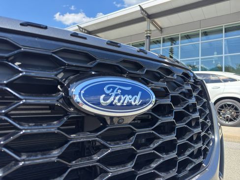 Used 2025 Ford Explorer ST-Line w/ Premium Package AWD/4WD image 6