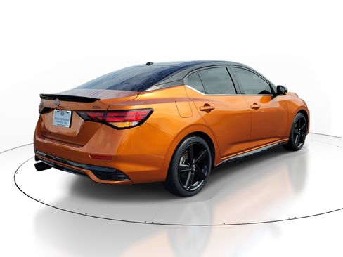 Used 2024 Nissan Sentra SR w/ SR Premium Package image 4
