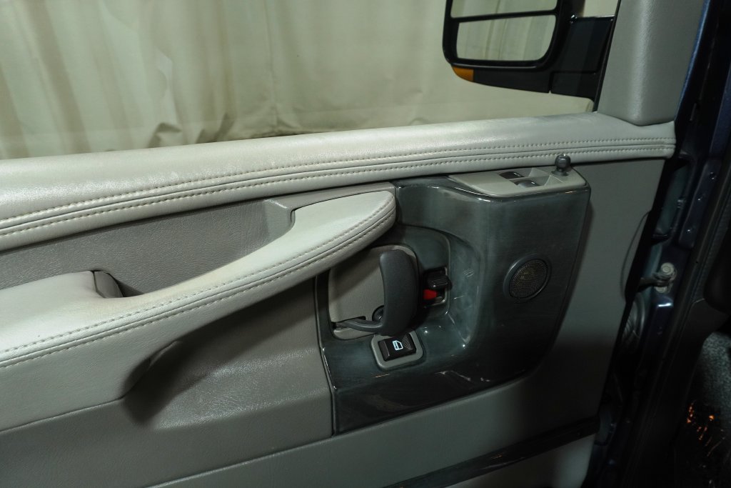 Used 2011 GMC Savana 1500 LT w/ LT Preferred Equipment Group AWD/4WD image 20
