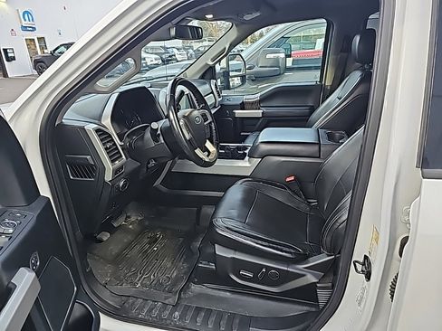 Used 2019 Ford F350 Lariat w/ Tow Technology Bundle image 4