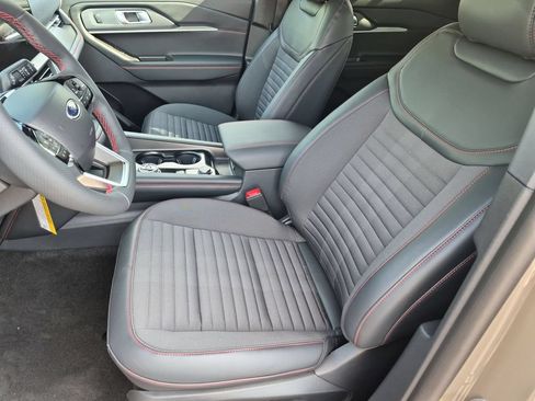 New 2026 Ford Explorer ST-Line w/ ST-Line Street Pack AWD/4WD image 16