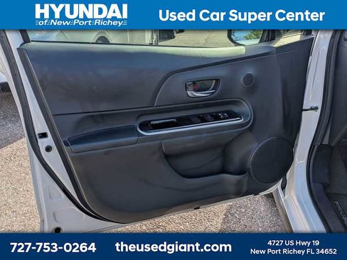 Used 2018 Toyota Prius C Two image 10