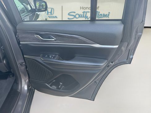 Used 2023 Jeep Grand Cherokee Limited RWD image 30