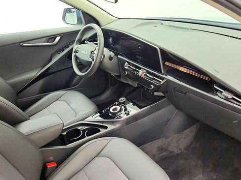 Used 2025 Kia Niro EX FWD image 23