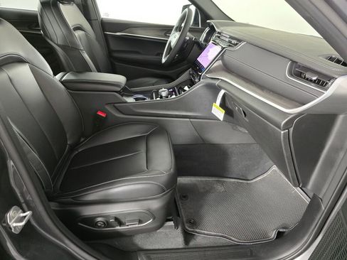 New 2025 Jeep Grand Cherokee Limited w/ Black Appearance Package image 28