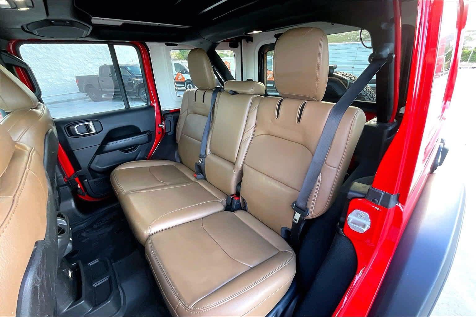 Used 2023 Jeep Wrangler Unlimited Rubicon 4xe AWD/4WD image 29