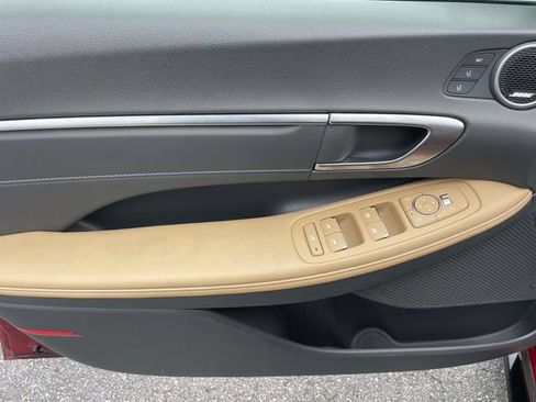 Used 2023 Hyundai Sonata Limited w/ Preferred Accessory Package FWD image 18