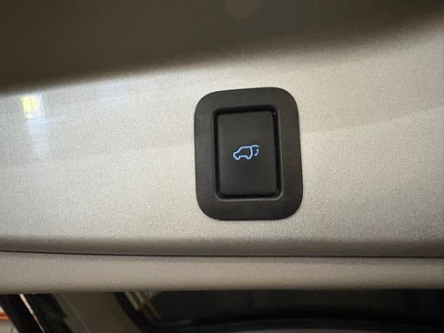 Used 2017 Toyota Highlander Limited image 14