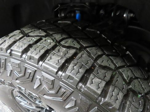 Used 2025 Chevrolet Silverado 2500 ZR2 w/ Technology Package image 7