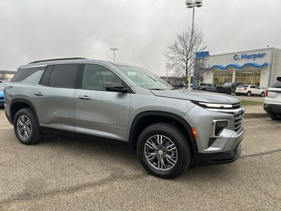 Used 2025 Chevrolet Traverse LT
