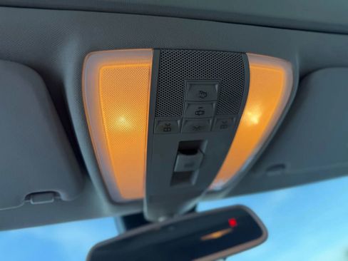 Used 2010 Mercedes-Benz GLK 350 4MATIC image 36