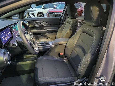 New 2026 Chevrolet Equinox EV LT image 8