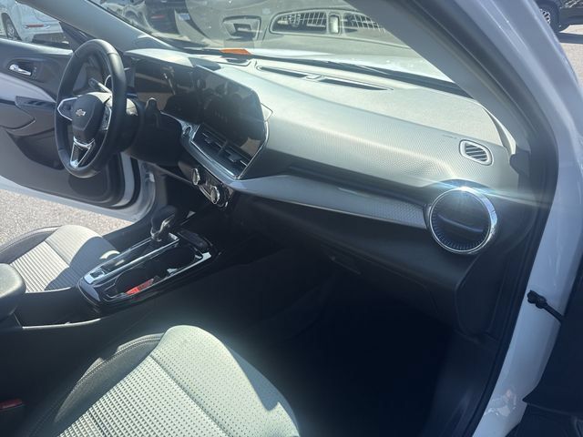 Used 2025 Chevrolet Trax LT w/ Driver Confidence Package FWD image 26