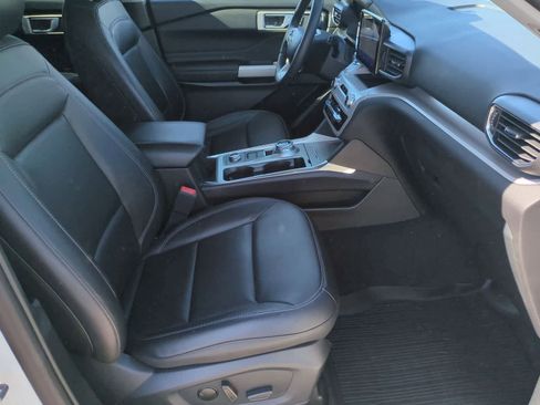 Used 2023 Ford Explorer XLT w/ Equipment Group 202A AWD/4WD image 21