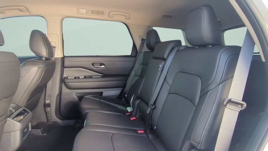 Certified 2024 Nissan Pathfinder SL FWD image 10