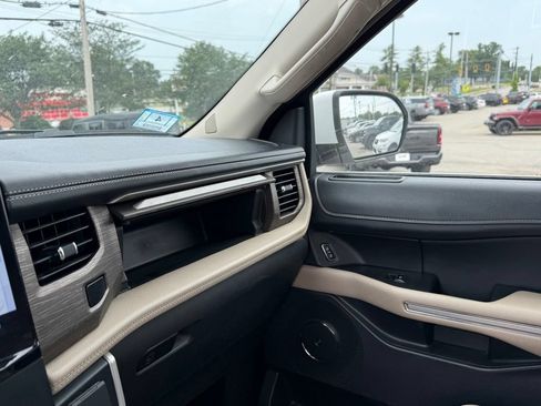 Used 2024 Ford Expedition Max Limited AWD/4WD image 23