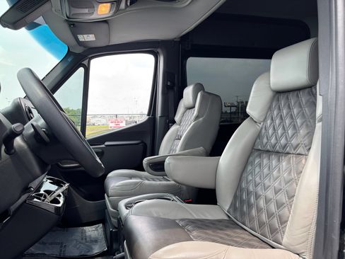 Used 2023 Mercedes-Benz Sprinter 2500 image 19