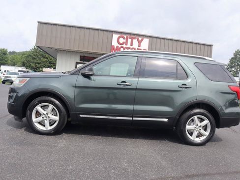 Used 2016 Ford Explorer XLT w/ Equipment Group 202A AWD/4WD image 13