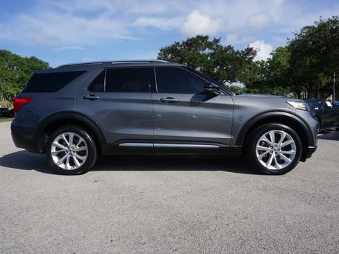 Used 2023 Ford Explorer Platinum w/ Technology Package AWD/4WD image 23