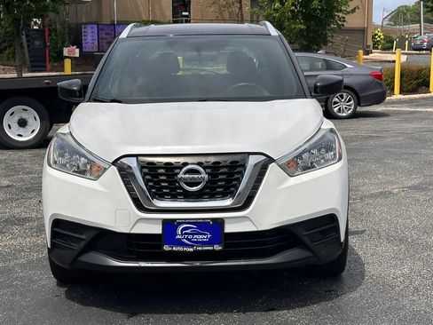 Used 2018 Nissan Kicks SV FWD image 2