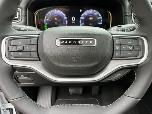 Used 2025 Jeep Wagoneer 4WD w/ Premium Group I image 14