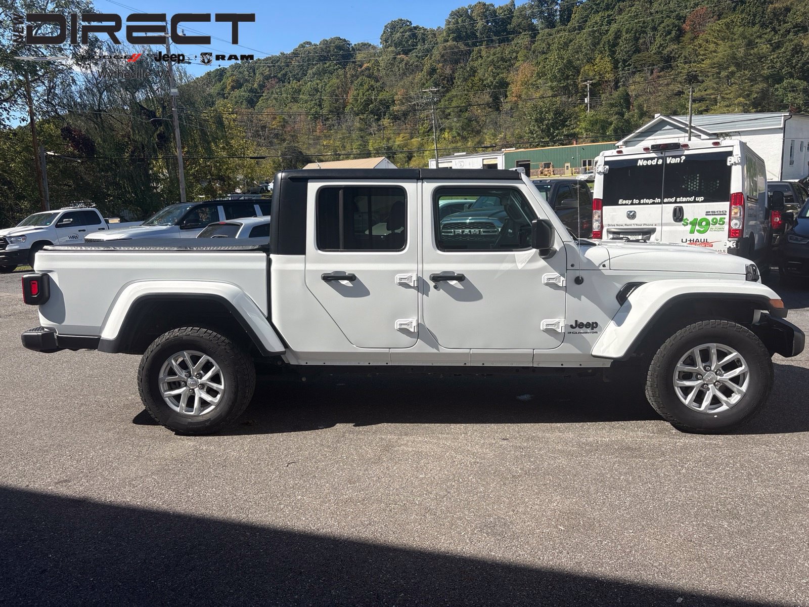 Used 2023 Jeep Gladiator Sport AWD/4WD image 7