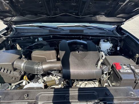 Certified 2023 Toyota Tacoma TRD Off-Road w/ Black Out Package (TMS) image 18