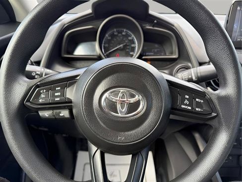 Used 2020 Toyota Yaris L FWD image 36