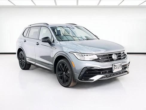 Used 2022 Volkswagen Tiguan SE R-Line image 3