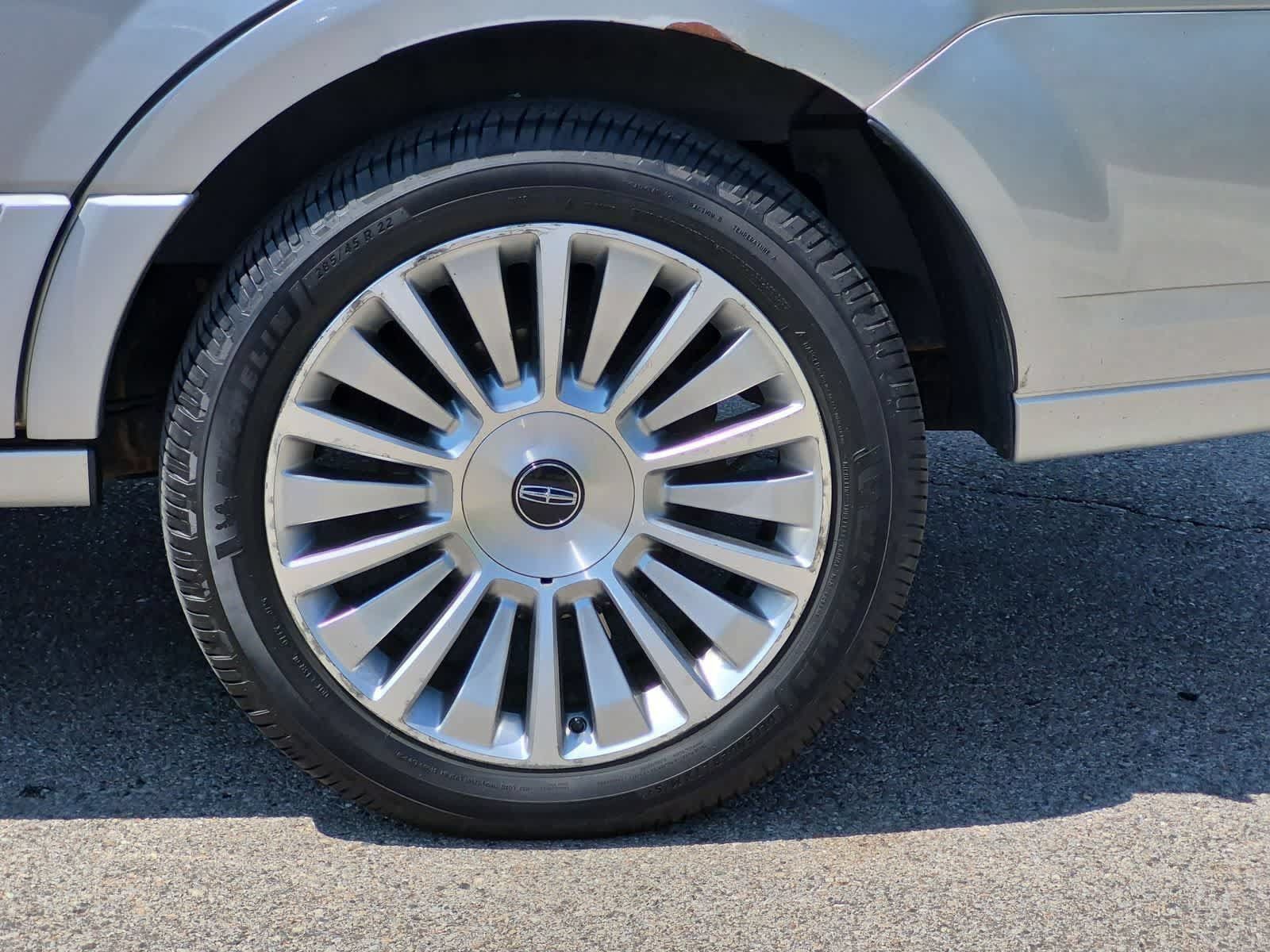 Used 2017 Lincoln Navigator Select AWD/4WD image 13