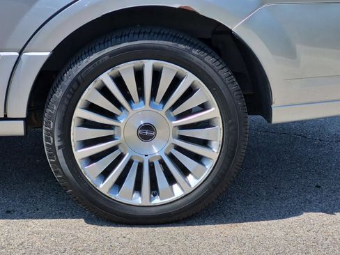 Used 2017 Lincoln Navigator Select AWD/4WD image 13