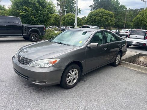 Used 2004 Toyota Camry LE FWD image 1